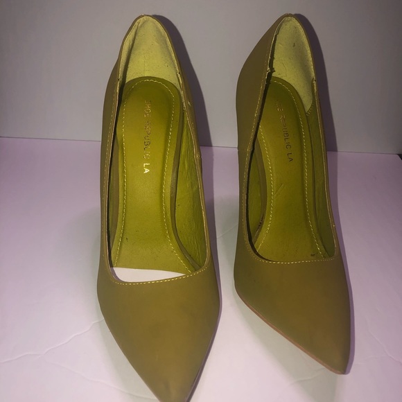 Pumps - Picture 3 of 4